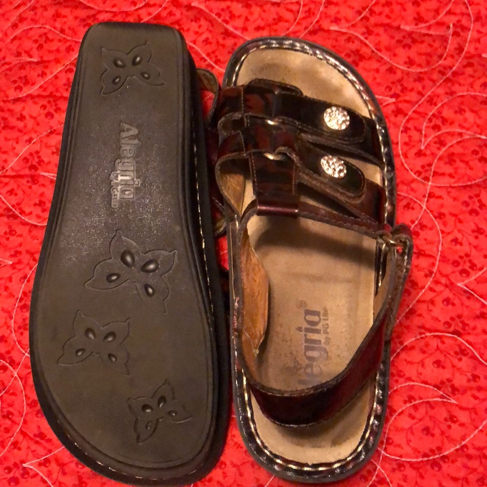 Allergia brown sandal